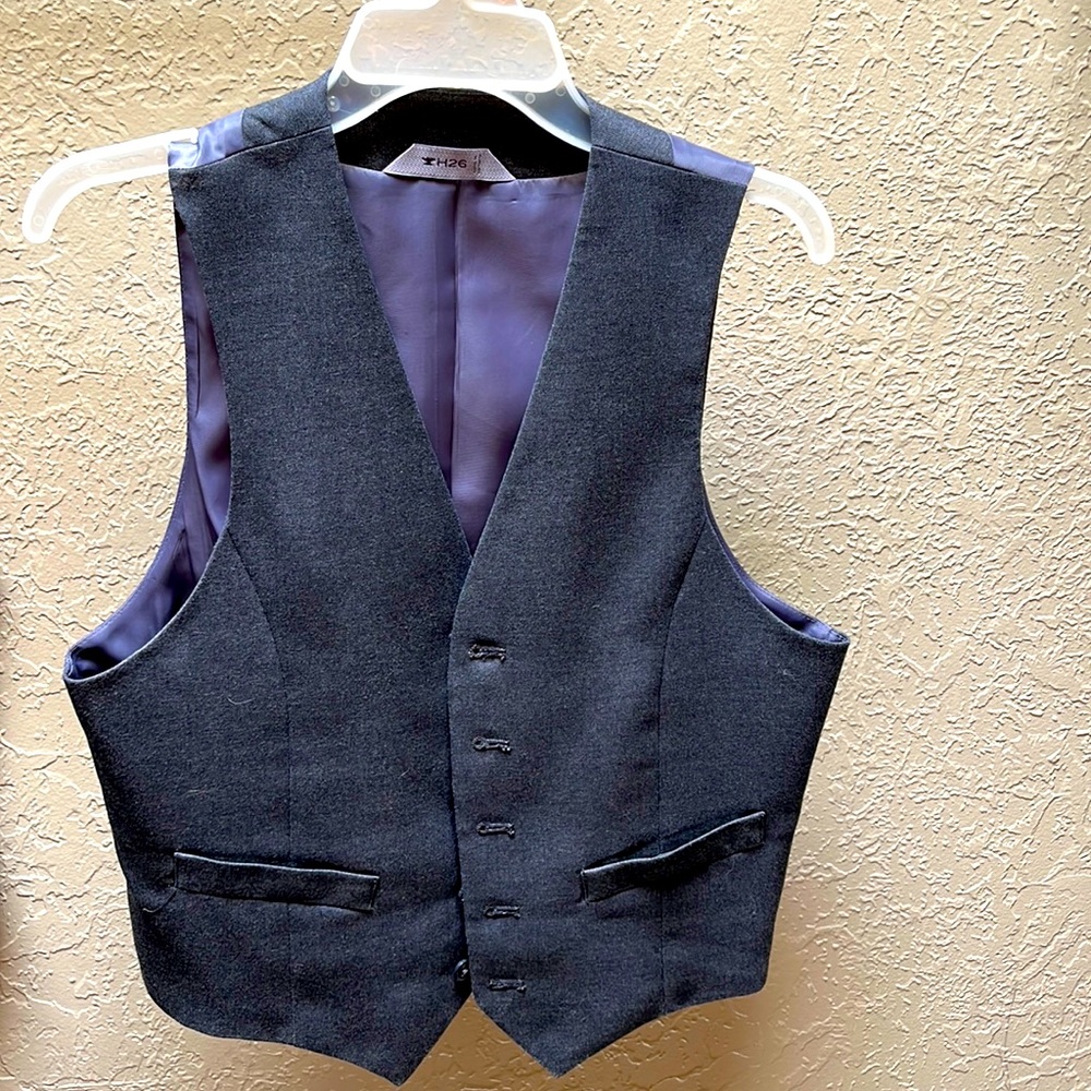 Mens slim fit suit vest by Haggar. Heather grey in a size 38.